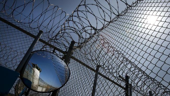 sdut-richard-j-donovan-correctional-20160823-001